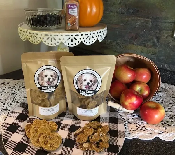 Pumpkin, Blueberry & Apple Hearts treat bags with apples and blueberries
